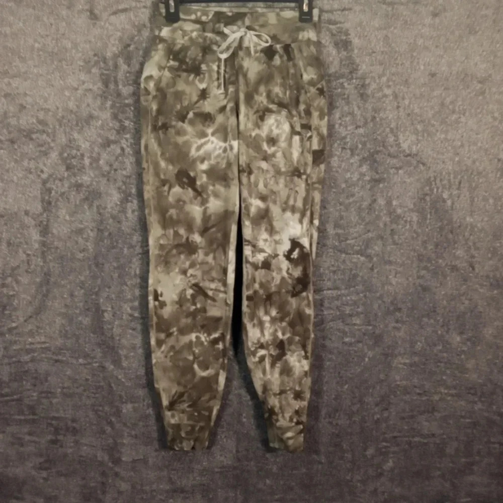 Lululemon ready to rulu High rise jogger 7/8 length size 4 women (flawed)
